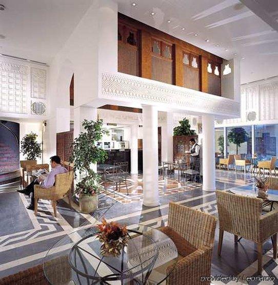Hilton Baynunah Hotel Abu Dhabi Restaurant photo